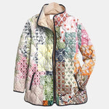Sara | Giacca Trapuntata Patchwork Geometrico su gruccia, fondo chiaro