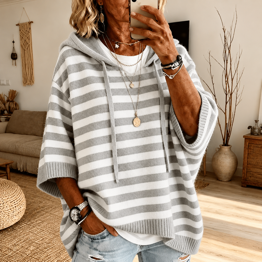 Celeste | Maglia poncho a righe grigie con cappuccio